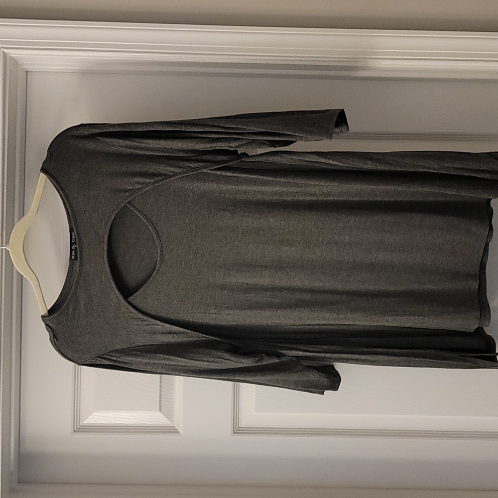 2XLGray tunic with peek a boo cleavage.